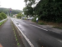 バス通り側の除草作業模様